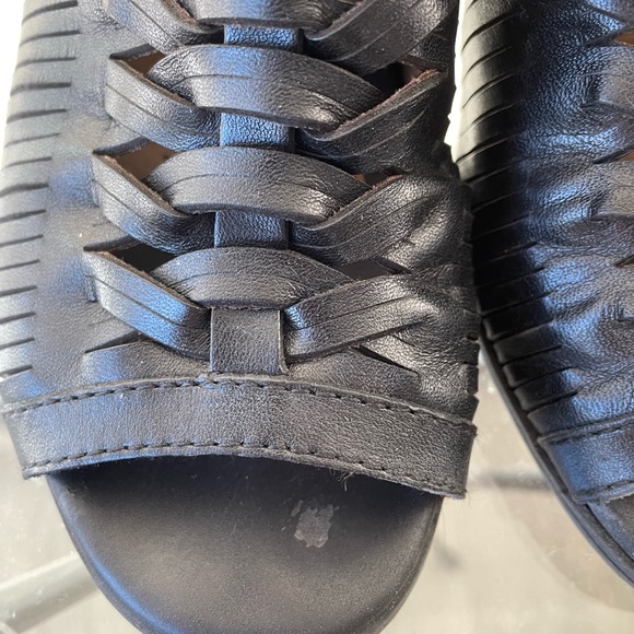 Rockport gladiator black leather sandals/heels in great used condition. Size 7US - Picture 5 of 10